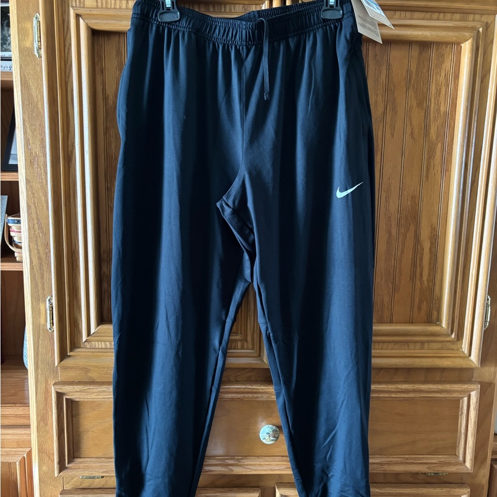 New with Tags Men’s Nike DriFit Pants Sz M